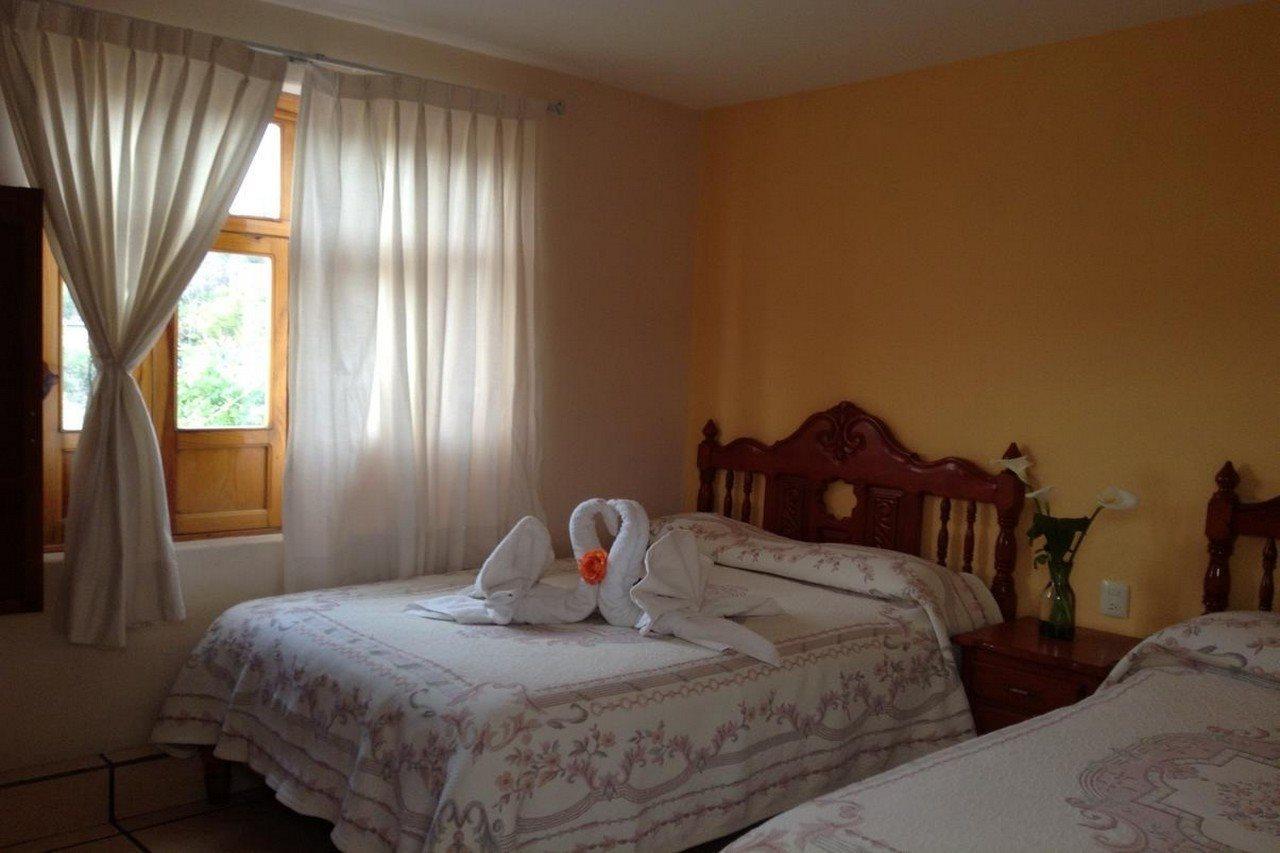 Hotel Posada Camelinas Пацкуаро Экстерьер фото