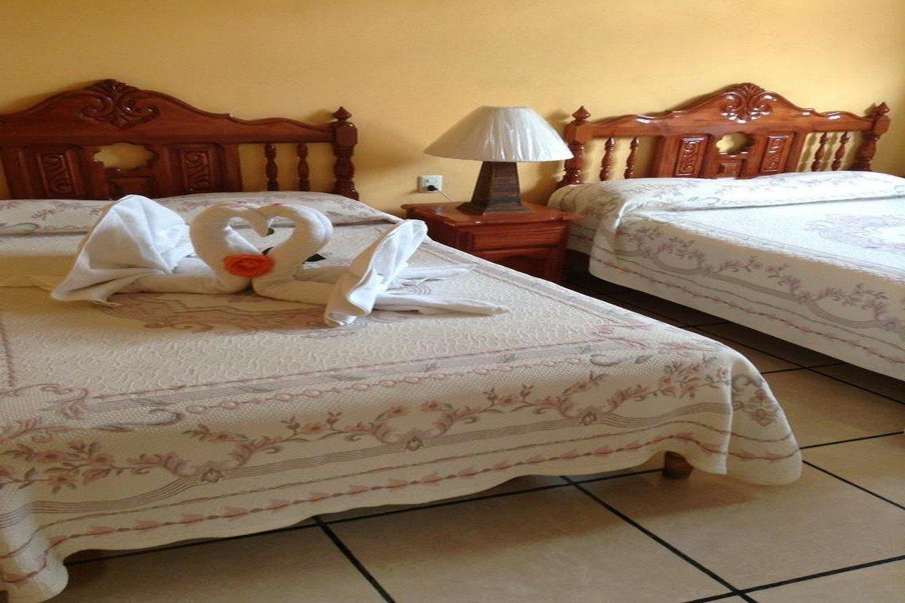 Hotel Posada Camelinas Пацкуаро Экстерьер фото