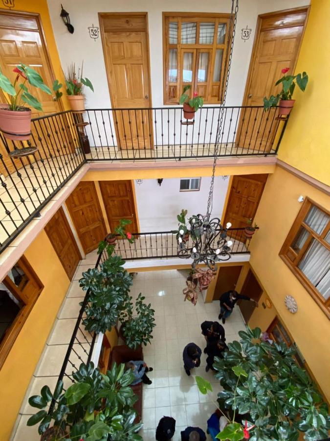 Hotel Posada Camelinas Пацкуаро Экстерьер фото
