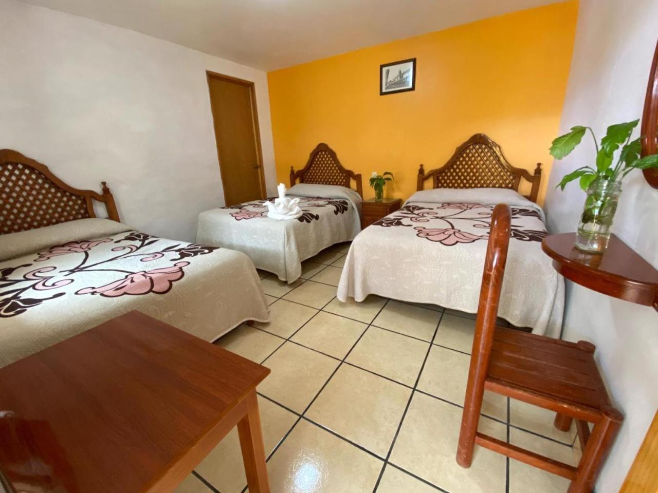 Hotel Posada Camelinas Пацкуаро Экстерьер фото