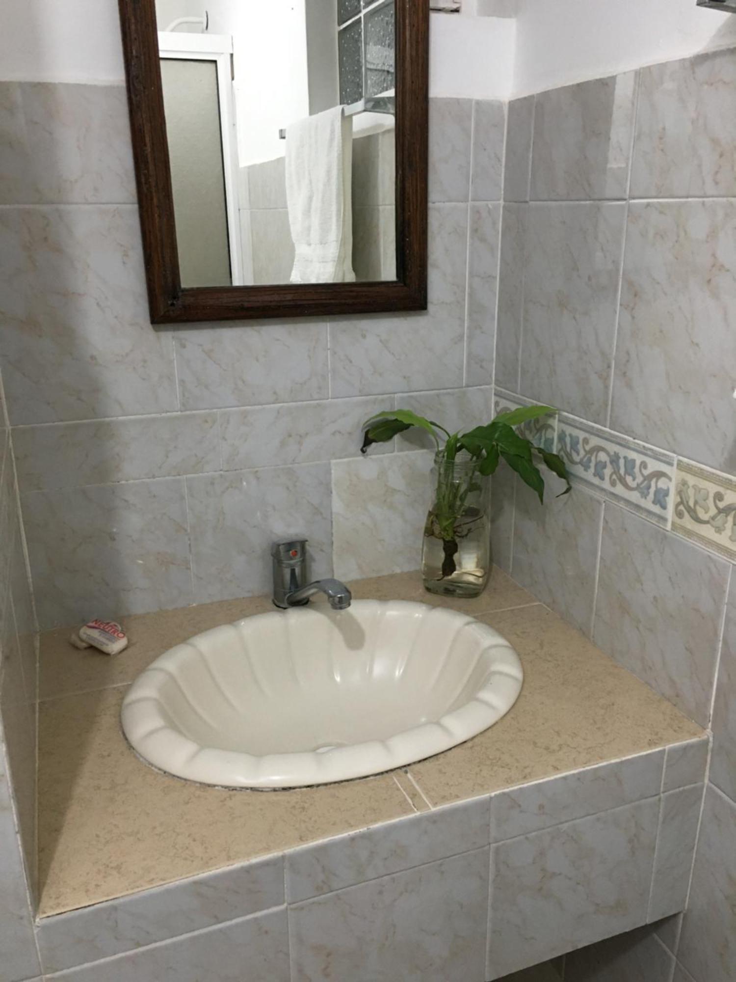 Hotel Posada Camelinas Пацкуаро Экстерьер фото