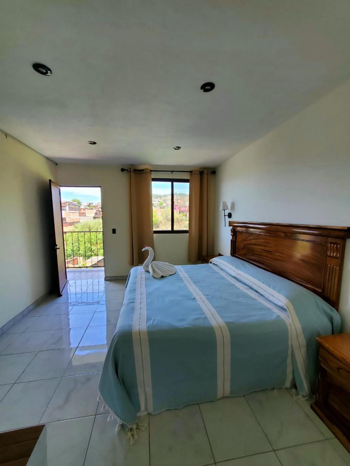 Hotel Posada Camelinas Пацкуаро Экстерьер фото