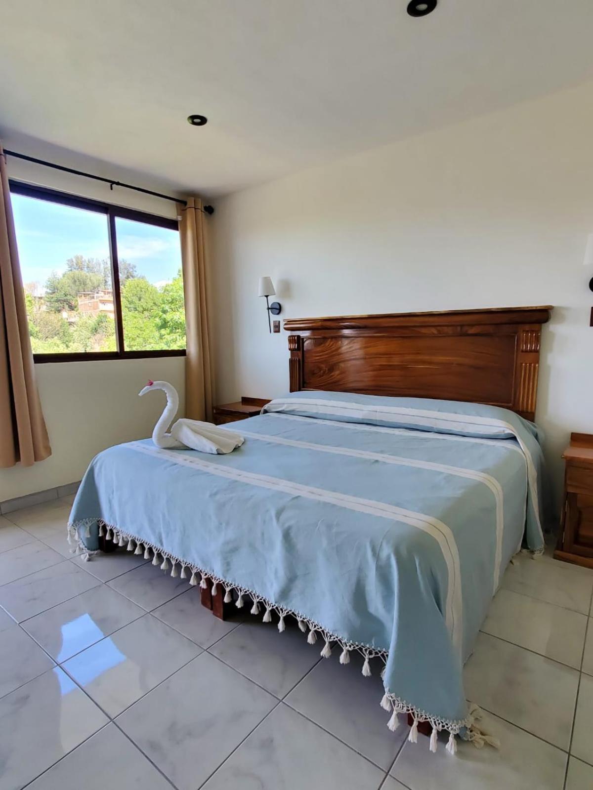 Hotel Posada Camelinas Пацкуаро Экстерьер фото