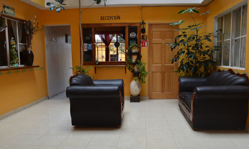 Hotel Posada Camelinas Пацкуаро Экстерьер фото