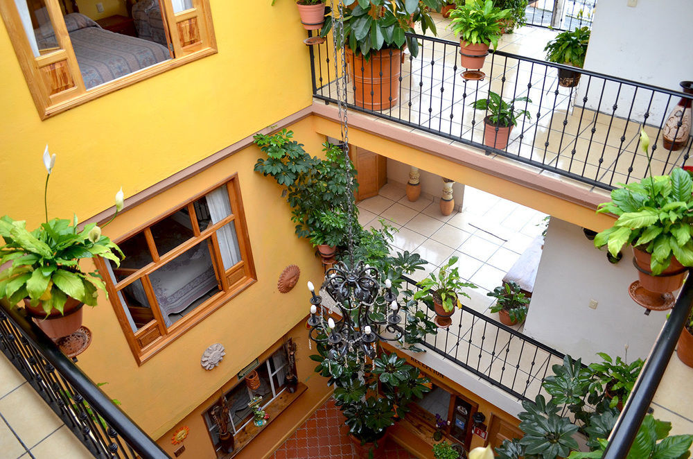 Hotel Posada Camelinas Пацкуаро Экстерьер фото