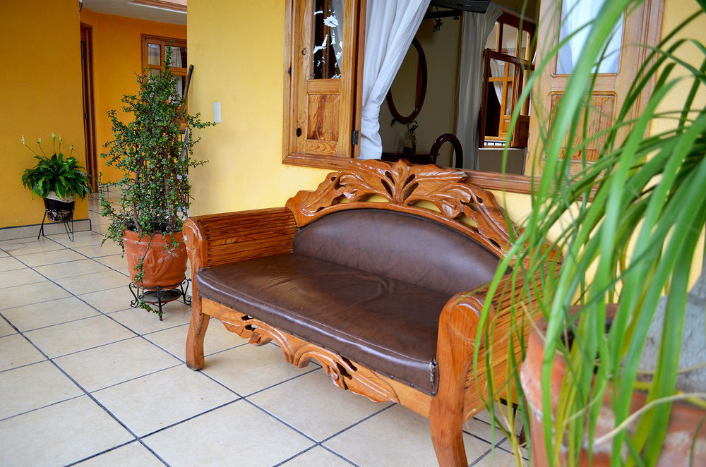 Hotel Posada Camelinas Пацкуаро Экстерьер фото