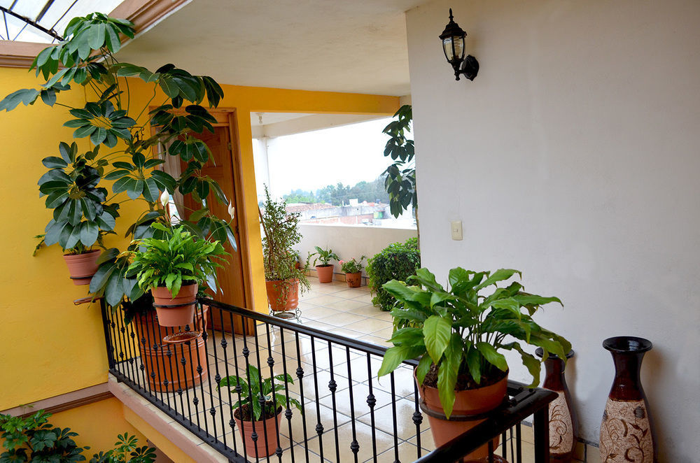 Hotel Posada Camelinas Пацкуаро Экстерьер фото