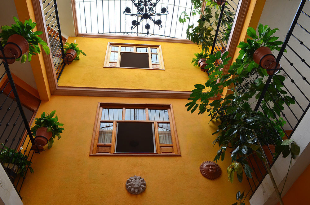 Hotel Posada Camelinas Пацкуаро Экстерьер фото