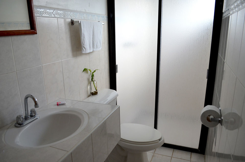Hotel Posada Camelinas Пацкуаро Экстерьер фото