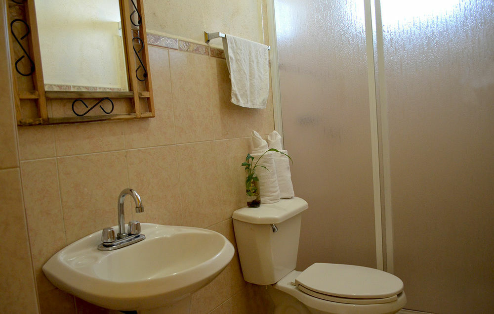 Hotel Posada Camelinas Пацкуаро Экстерьер фото