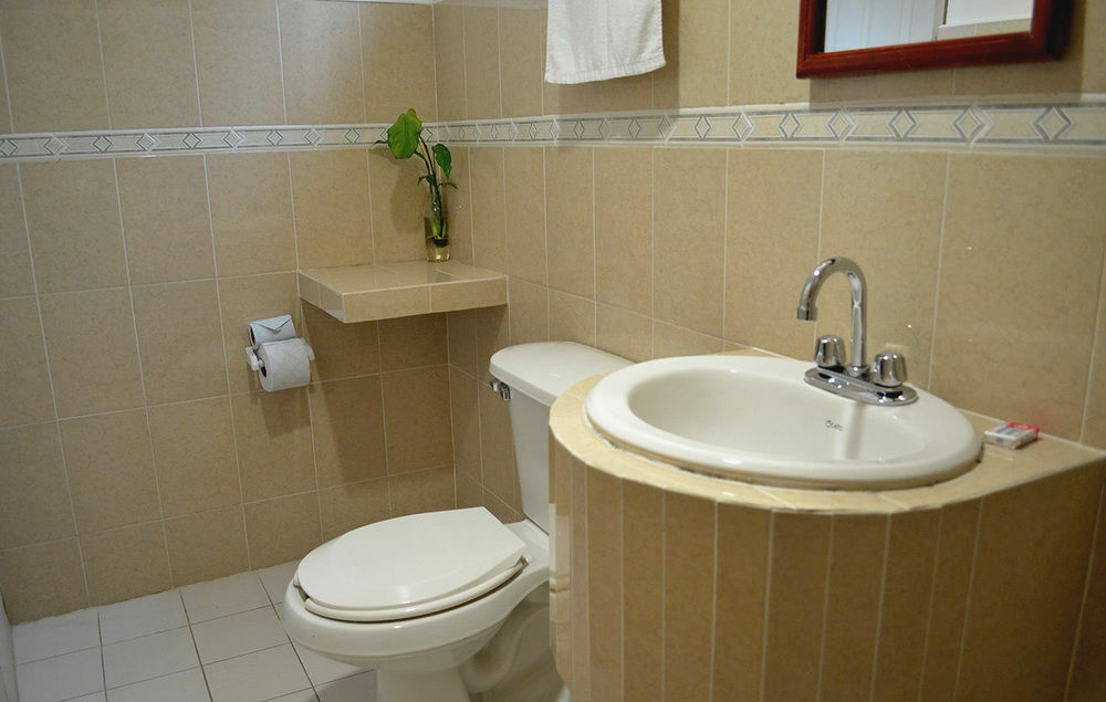 Hotel Posada Camelinas Пацкуаро Экстерьер фото